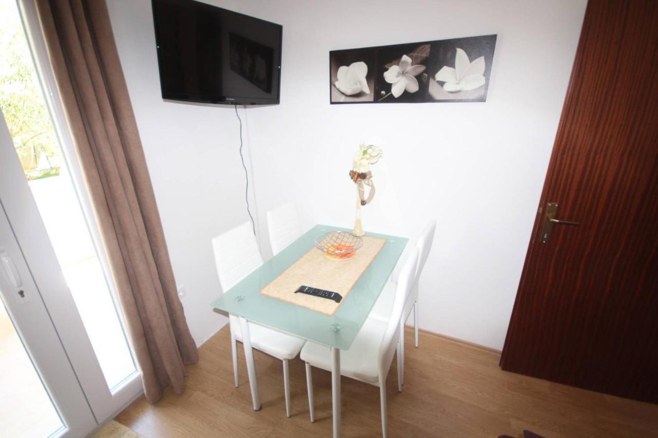 Small Apartment For A Great Holiday ザダル エクステリア 写真
