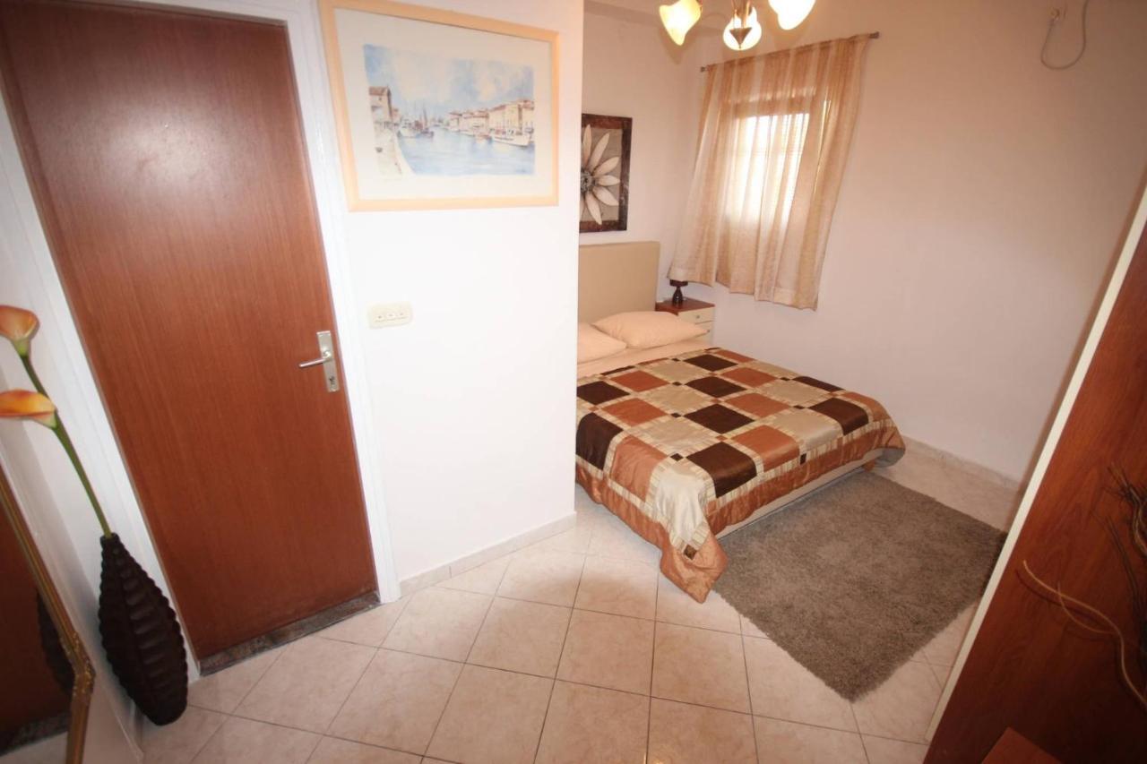 Small Apartment For A Great Holiday ザダル エクステリア 写真